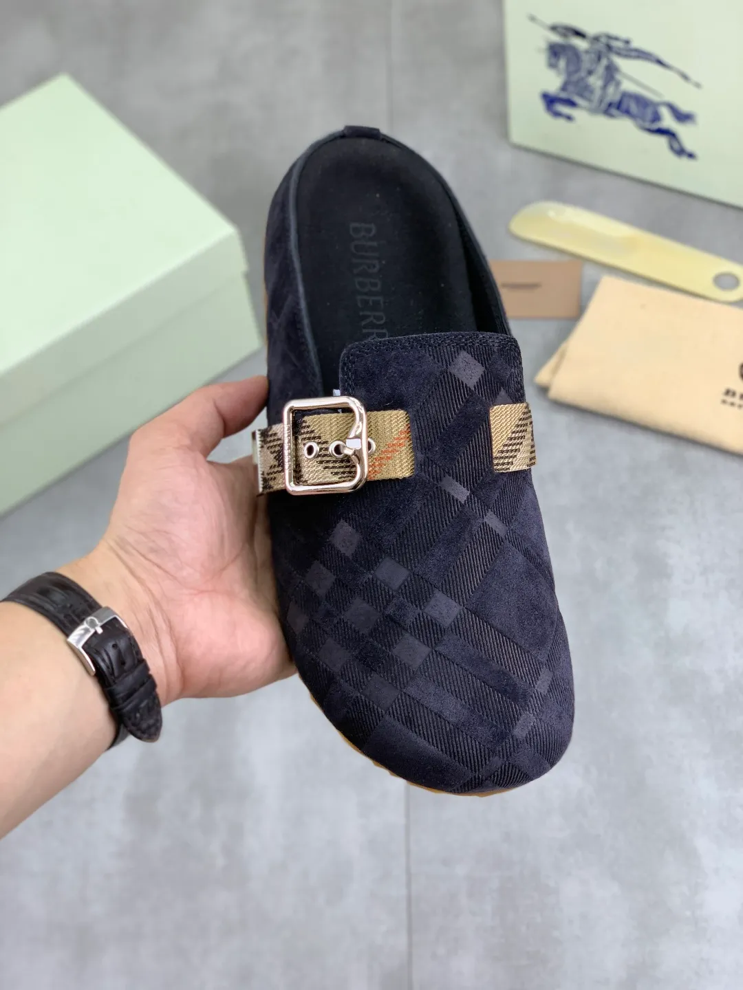 Men's Men's Shoes 💰P620 💰【New Style】Top Version 🆘【Burberry】New Burberry Slippers are on the market with perfect workmanship! 🔥Perfect shape and top quality🙈Non-slip and wear-resistant high-end rubber outsole👣Versatile and comfortable shoes, standard size: 39-45 (38 46 customized) 5️⃣colors available Top-quality packaging
